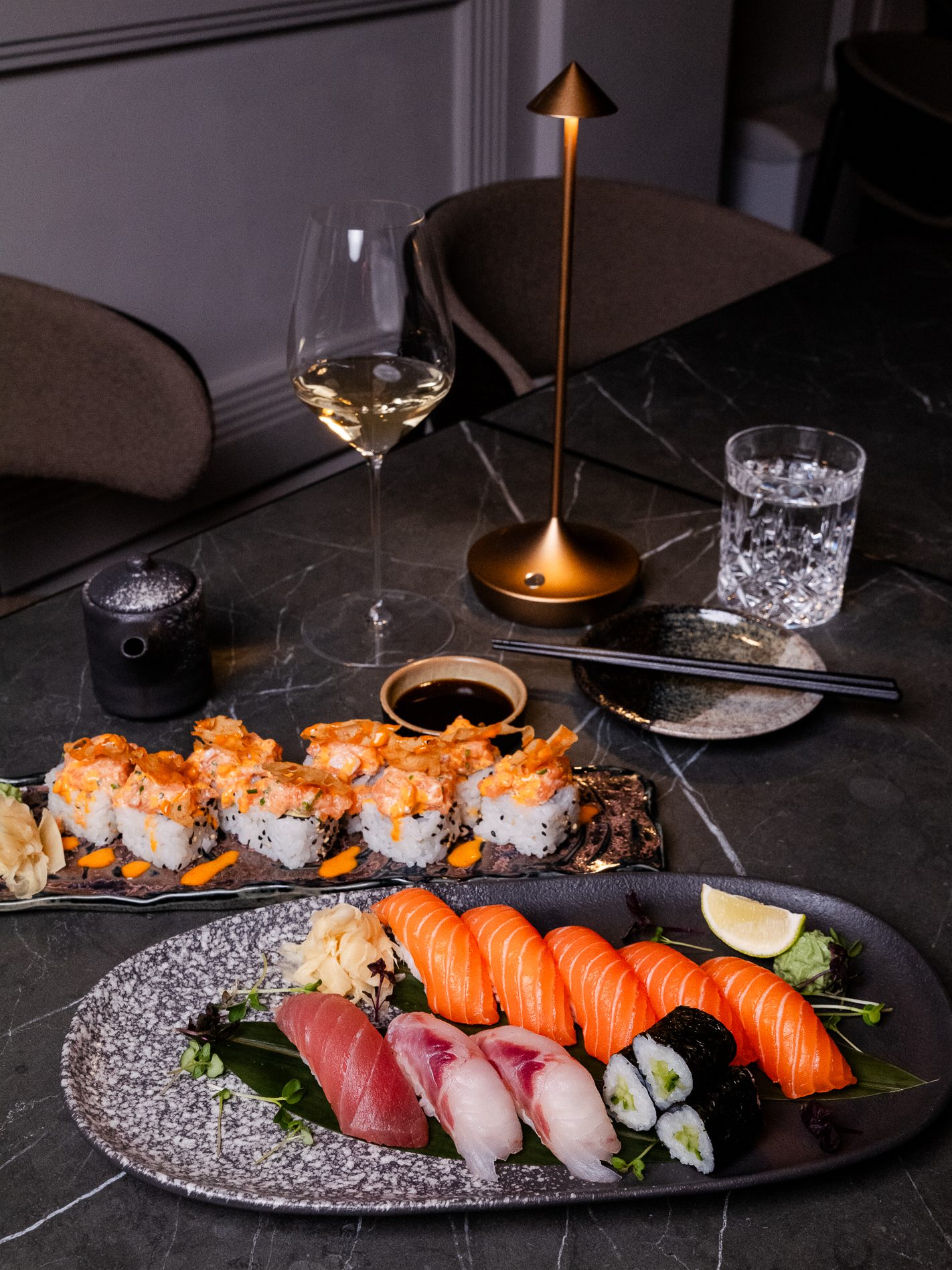 Sushi-Platte am Abend im NIKKAI